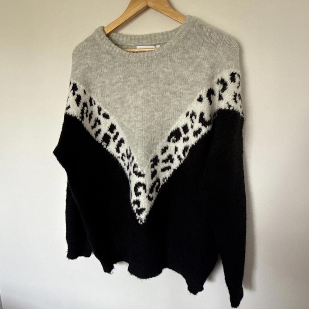 Elegant Black and Gray Leopard Print Sweater
